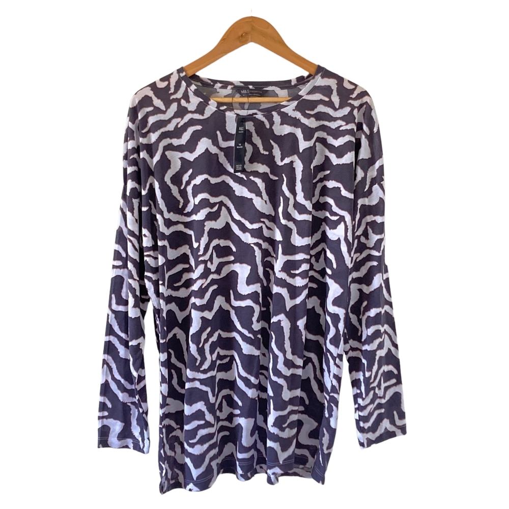 BNWT Women's Marks & Spencer Navy and White Animal Prints Jersey Blouse UK 18 - Picture 1 of 13
